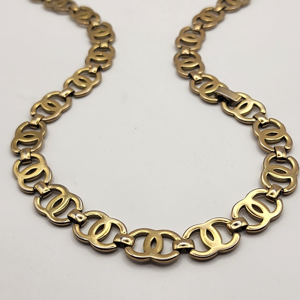 Vintage Gold Toned Chanel Interlocked CC Logo Design Link Necklace - Picture 8 of 8